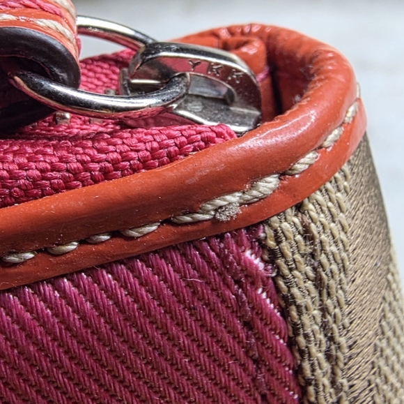 Coach signature canvas wallet with pink leather and a pink accent stripe - Picture 14 of 14